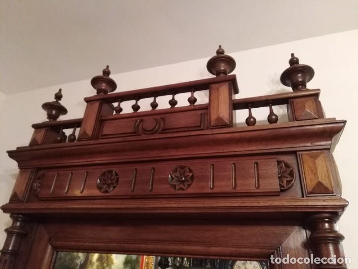 Antig&uuml;edades: Antig&uuml;o espejo de nogal - Foto 2