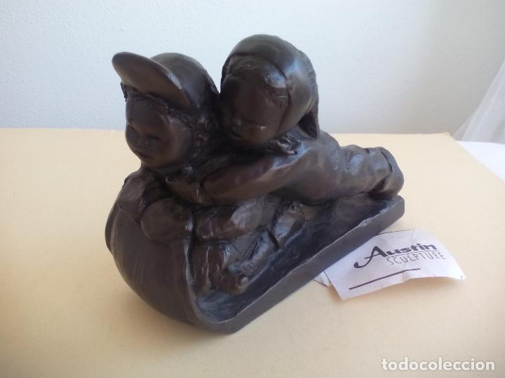 Antiquit&eacute;s: FIGURA DE NI&Ntilde;OS Y PERRO EN TRINEO. DE ARISTA NORUEGO DAZE MORTENSEN. AUSTIN SCULPTURE.TOBOGAN TRIO