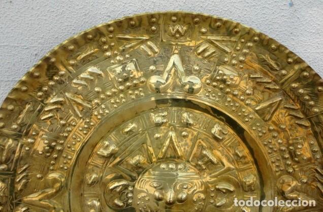 Antig&uuml;edades: Plato de laton del dios sol azteca - Foto 2