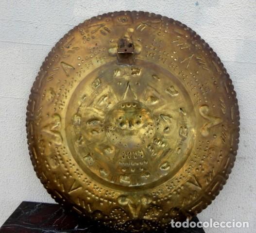 Antig&uuml;edades: Plato de laton del dios sol azteca - Foto 6