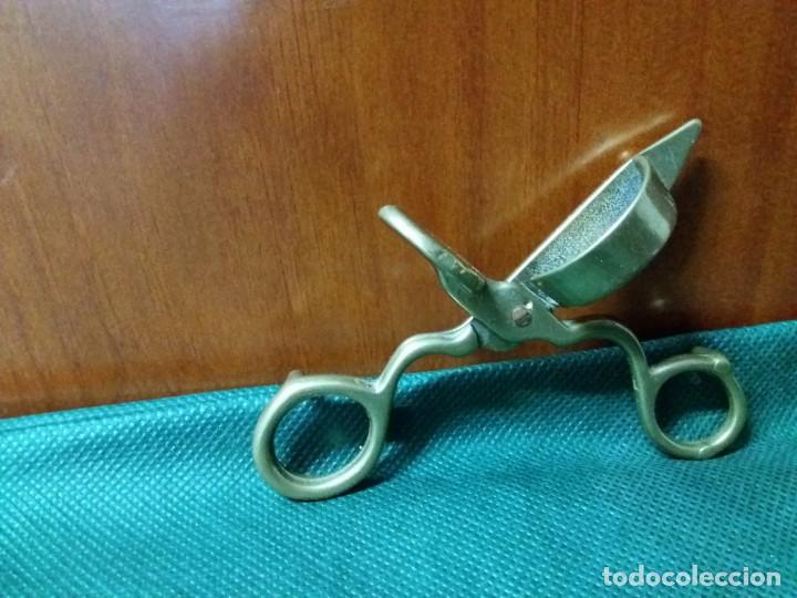 Antig&uuml;edades: TIJERAS DESPABILADORA VELAS BRONCE - Foto 2