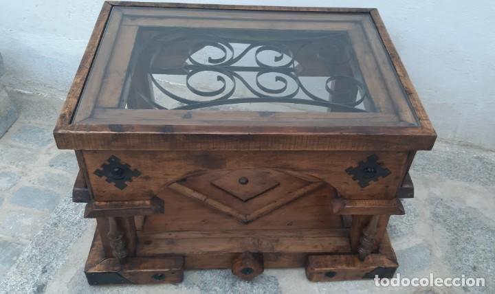Antig&uuml;edades: Mesa de madera,forja y cristal - Foto 1