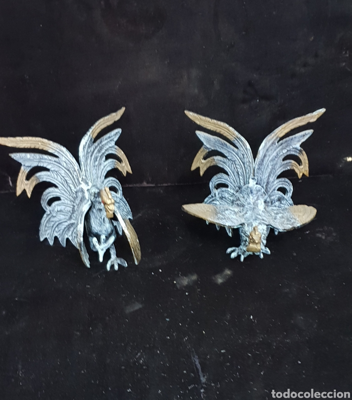Antig&uuml;edades: Pareja de gallos de bronce - Foto 2