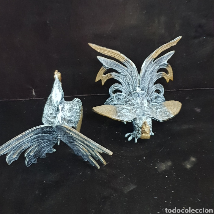 Antig&uuml;edades: Pareja de gallos de bronce - Foto 9