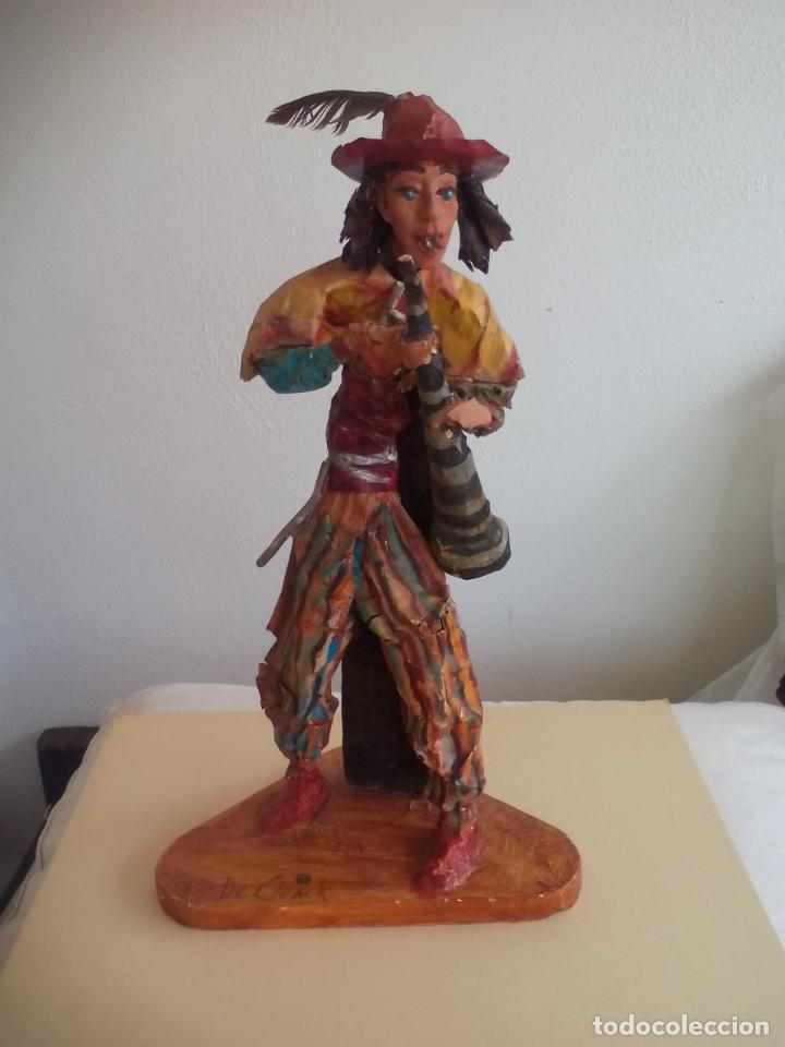 Antiquit&eacute;s: FIGURA O ESCULTURA EN PAPEL MACH&Eacute;, FIRMADA DE CLEACK ?