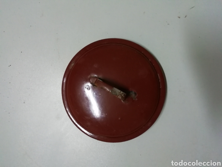 Antig&uuml;edades: Tapa esmaltada en rojo 15 cm. - Foto 1