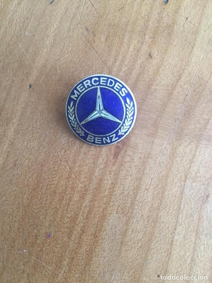 Antig&uuml;edades: Insignia antigua Mercedes