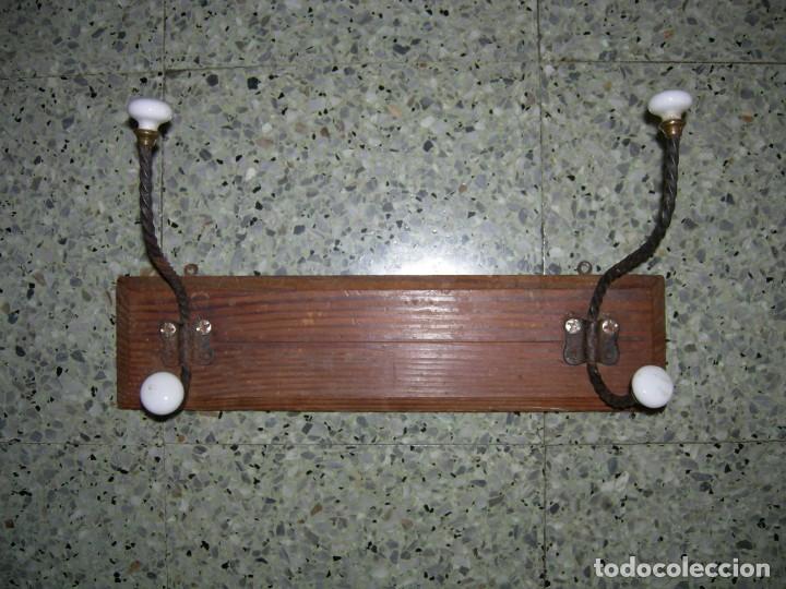 Antig&uuml;edades: Antiguo perchero o colgador de pared rustico. - Foto 4