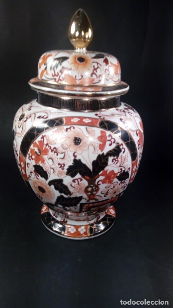 Antig&uuml;edades: T&Iacute;BOR EN PORCELANA PINTADA A MANO. DECORACI&Oacute;N AL ORO FINO. SELLO EN LA BASE. CHINA. MITAD DEL S. XX.