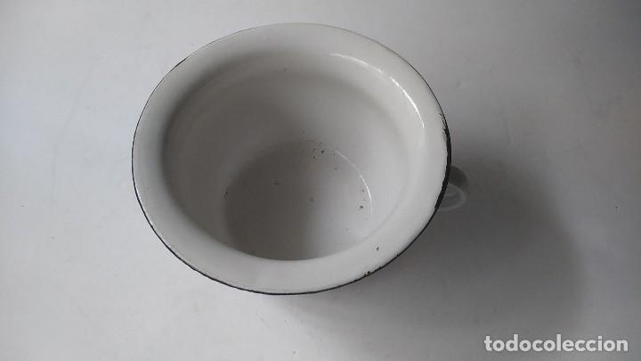 Antig&uuml;edades: orinal de hierro esmaltado - Foto 4