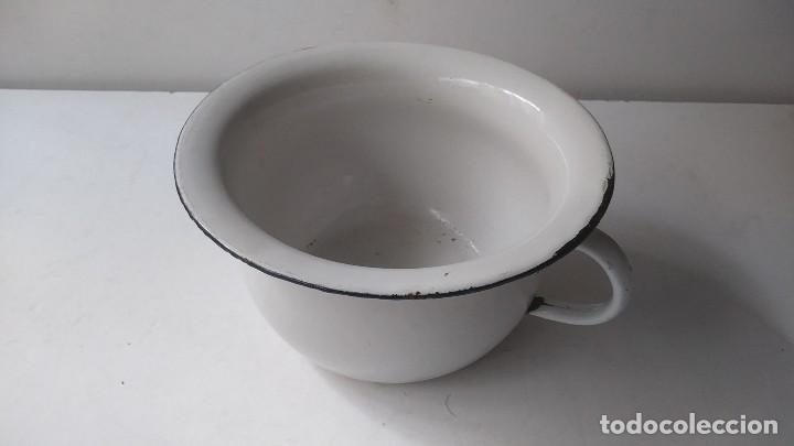 Antig&uuml;edades: orinal de hierro esmaltado - Foto 6