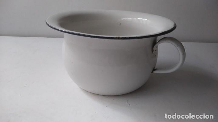 Antig&uuml;edades: orinal de hierro esmaltado - Foto 7
