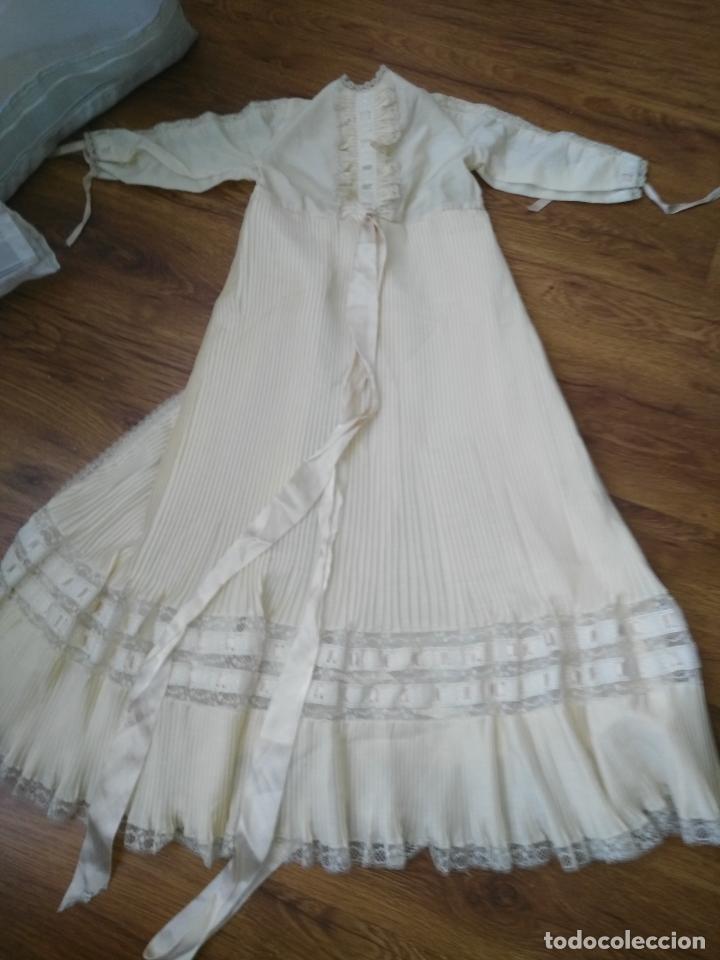 Antig&uuml;edades: Traje de cristianar beige - Foto 1