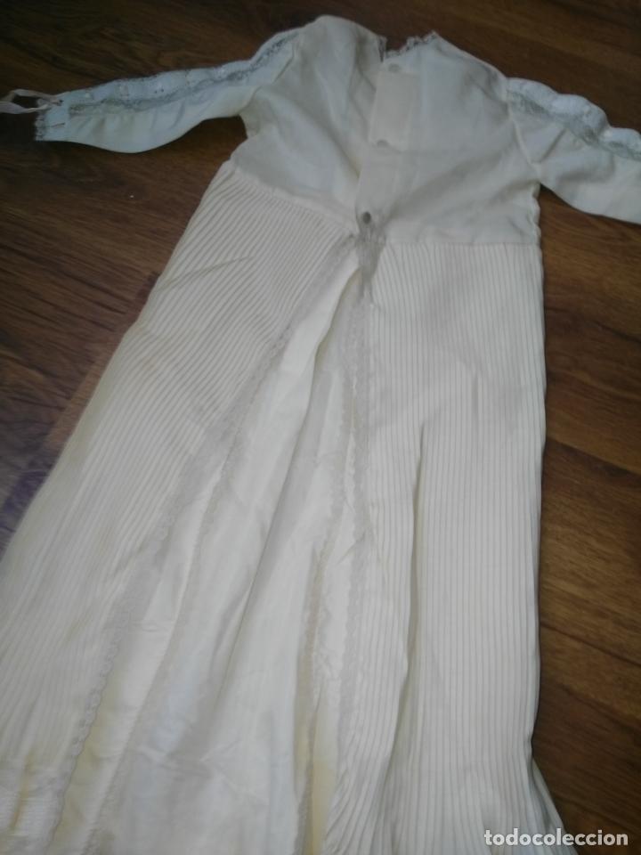 Antig&uuml;edades: Traje de cristianar beige - Foto 2