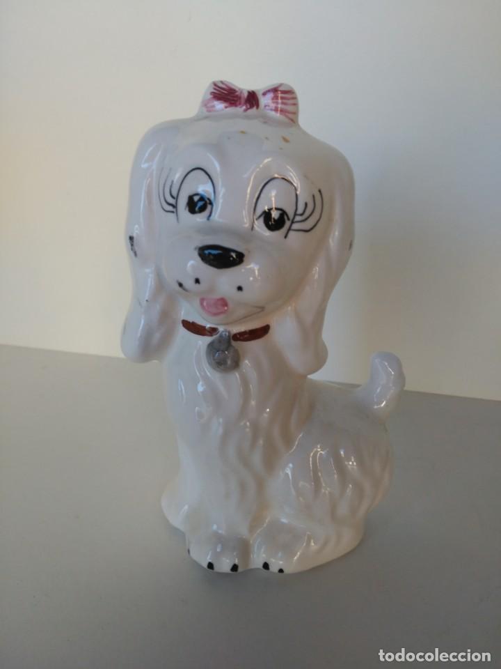 Antig&uuml;edades: Figura de porcelana, perro, 15cm de altura