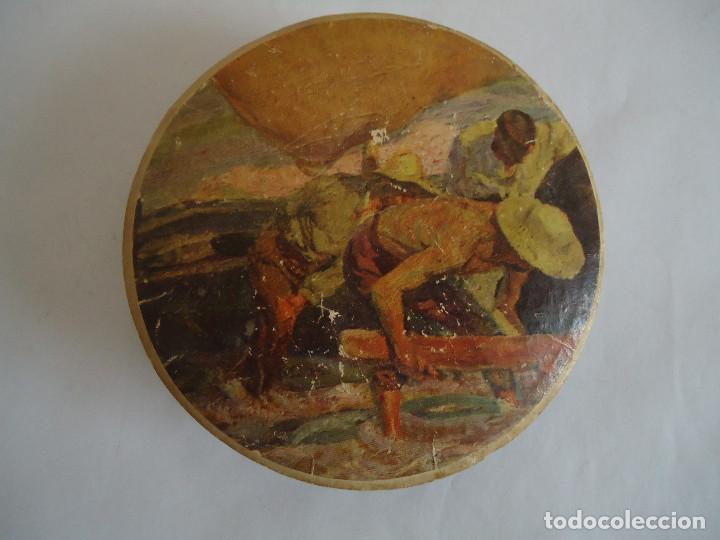 Antig&uuml;edades: ANTIGUA POLVERA DE CARTON . --- 4 - Foto 1