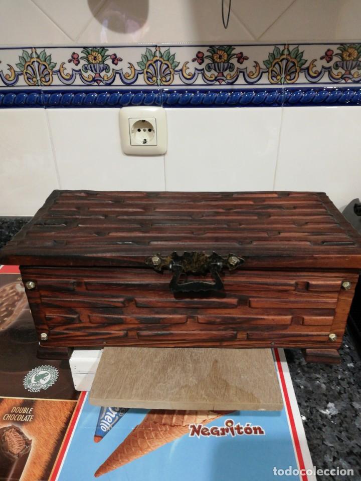 Antig&uuml;edades: Caja de madera estilo baul. - Foto 1