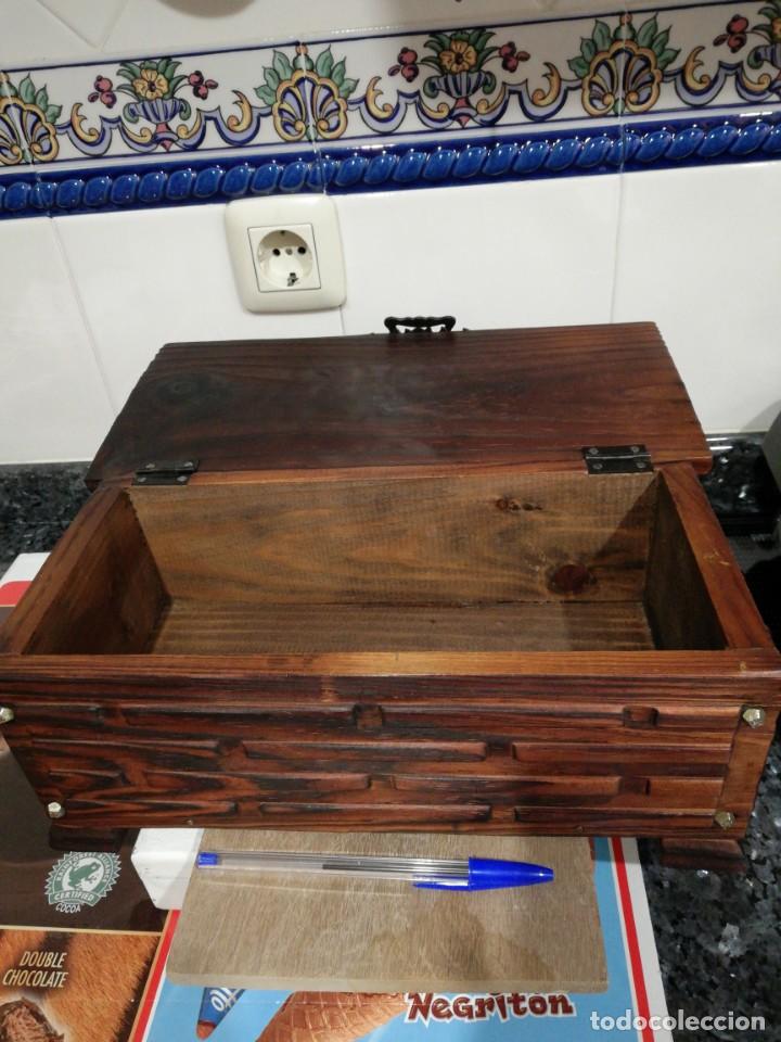 Antig&uuml;edades: Caja de madera estilo baul. - Foto 2