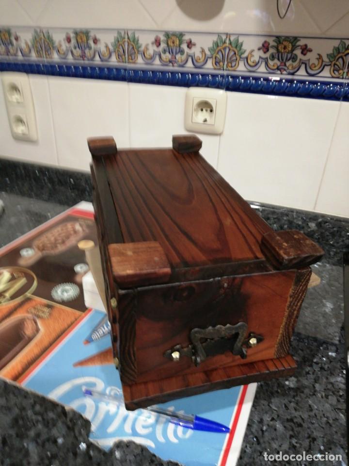 Antig&uuml;edades: Caja de madera estilo baul. - Foto 5