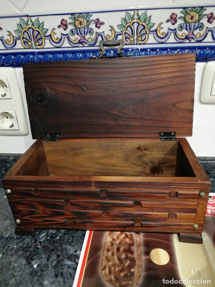Antig&uuml;edades: Caja de madera estilo baul. - Foto 6