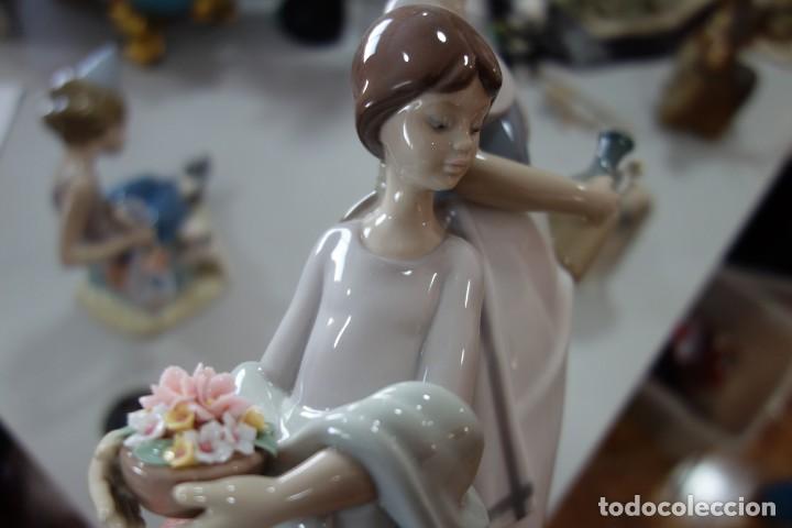 Antig&uuml;edades: Flores al florero de LLADRO. - Foto 6