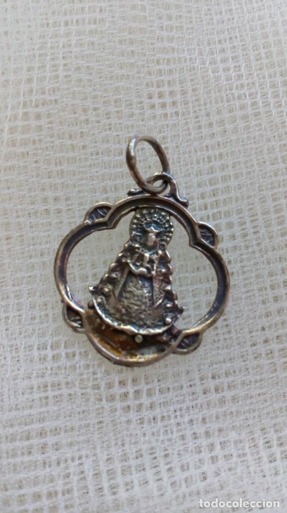 Antig&uuml;edades: Medalla de plata de la Virgen del Roc&iacute;o - Foto 2