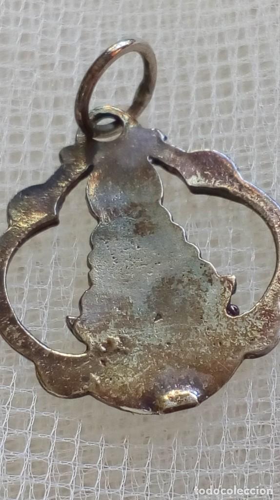 Antig&uuml;edades: Medalla de plata de la Virgen del Roc&iacute;o - Foto 3