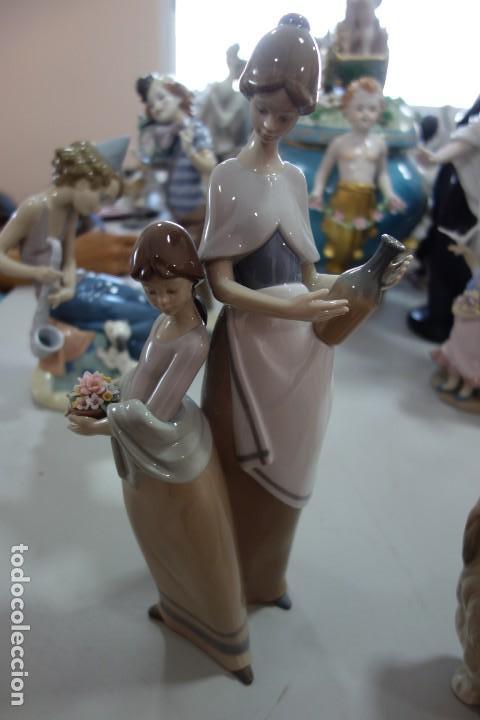 Antig&uuml;edades: Flores al florero de LLADRO. - Foto 1