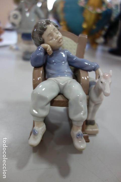 Antig&uuml;edades: Dormidito en la mecedora de LLADRO . - Foto 1