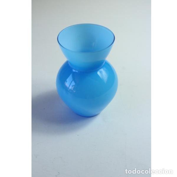 Antig&uuml;edades: Antiguo florero de cristal - Foto 1