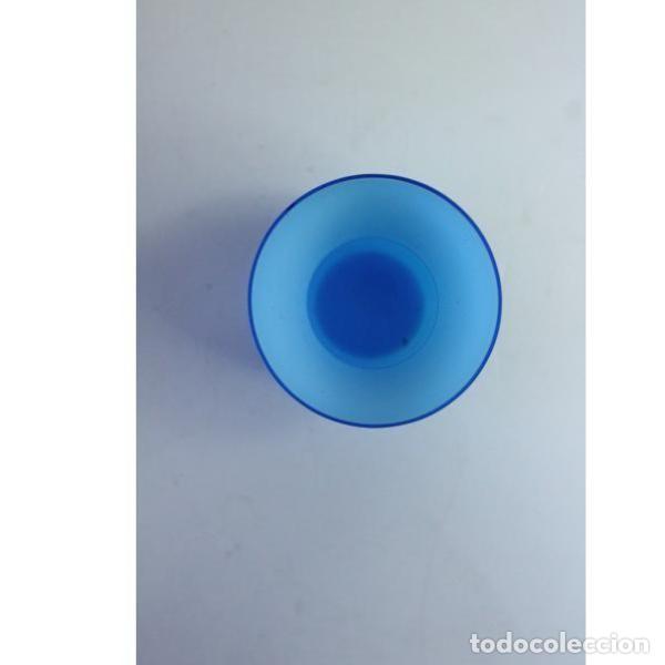 Antig&uuml;edades: Antiguo florero de cristal - Foto 3