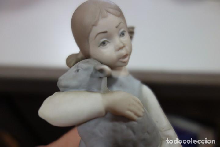 Antig&uuml;edades: Abrazando mi cordero de LLADRO DE LOS A&Ntilde;OS 70 - Foto 6