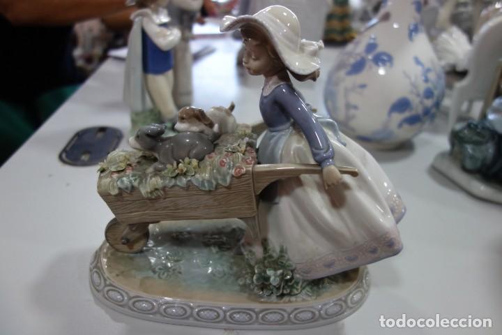 Antig&uuml;edades: Paseando a mis perritos de LLADRO en perfecto estado - Foto 1