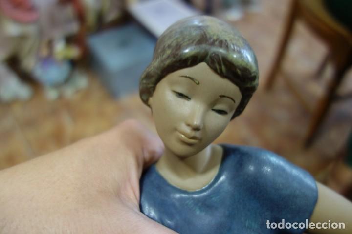 Antig&uuml;edades: Mujer con c&aacute;ntaro de LLADRO DE LOS A&Ntilde;OS 70 - Foto 5