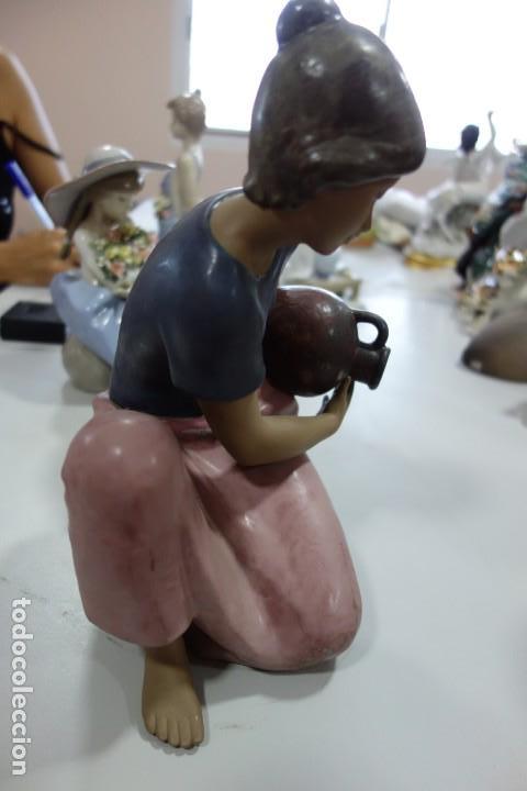 Antig&uuml;edades: Mujer con c&aacute;ntaro de LLADRO DE LOS A&Ntilde;OS 70 - Foto 2