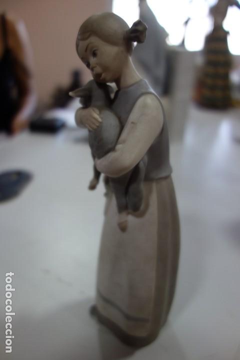 Antig&uuml;edades: Abrazando mi cordero de LLADRO DE LOS A&Ntilde;OS 70 - Foto 5