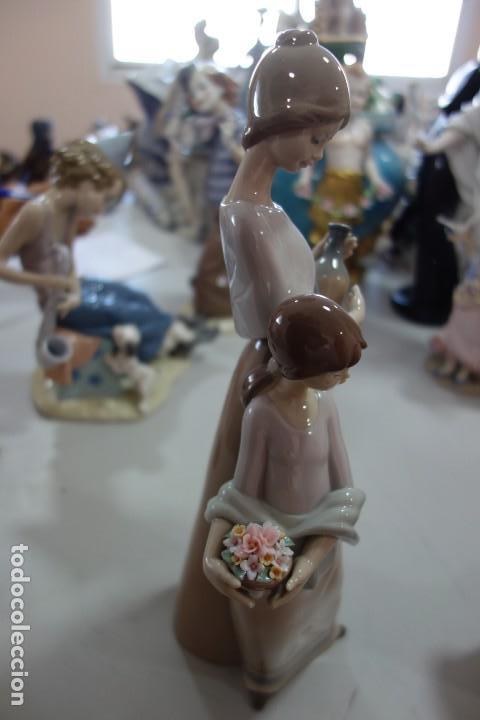 Antig&uuml;edades: Flores al florero de LLADRO. - Foto 2