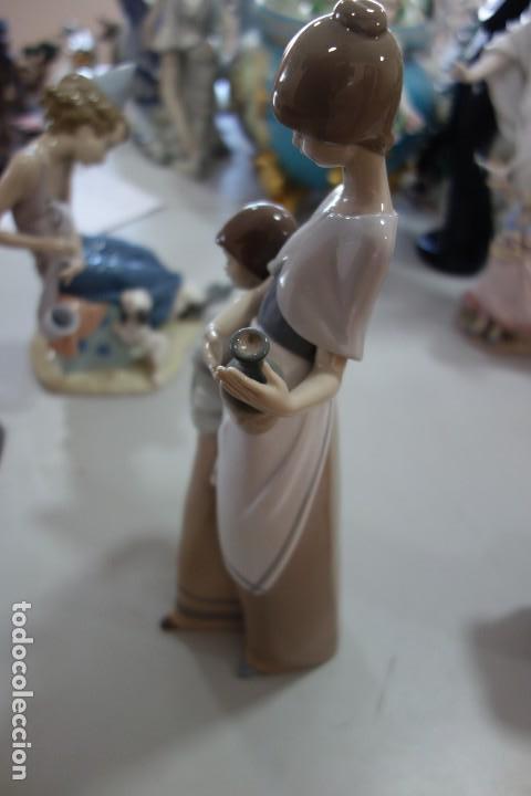 Antig&uuml;edades: Flores al florero de LLADRO. - Foto 4
