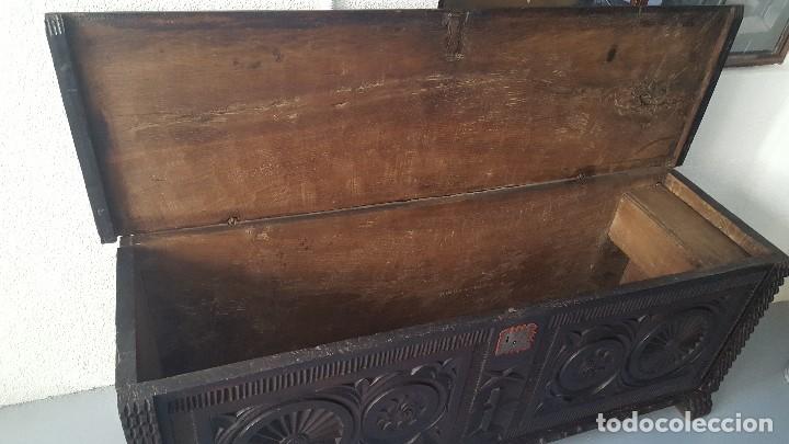 Antig&uuml;edades: Arc&oacute;n  tallado. - Foto 4
