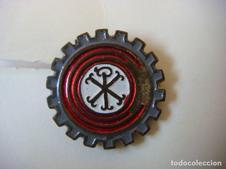 Antig&uuml;edades: INSIGNIA ANTIGUA DE OJAL - Foto 1