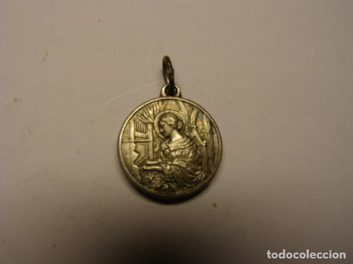 Oggetti Antichi: Antigua medalla religiosa relicario con tierra de las catacumbas de Roma.