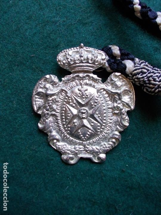 Antig&uuml;edades: Medalla antigua con cordon - Foto 2
