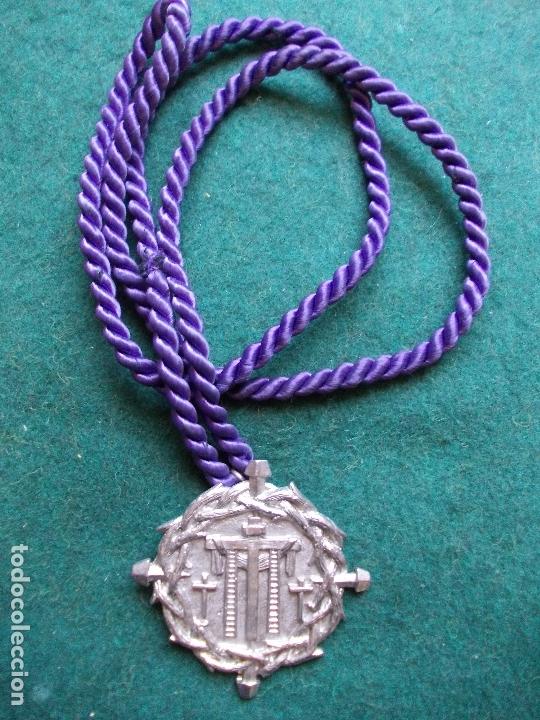 Antig&uuml;edades: Medalla antigua con cordon - Foto 2