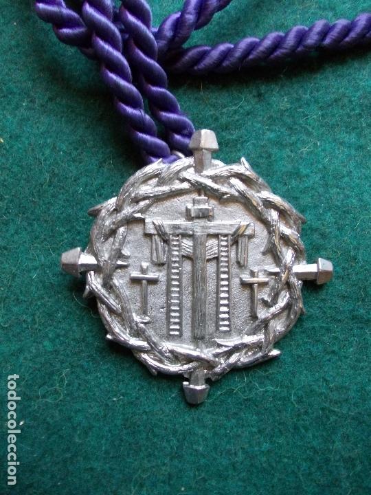 Antig&uuml;edades: Medalla antigua con cordon - Foto 1