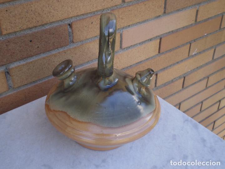 Antig&uuml;edades: piqueres botijo - Foto 1