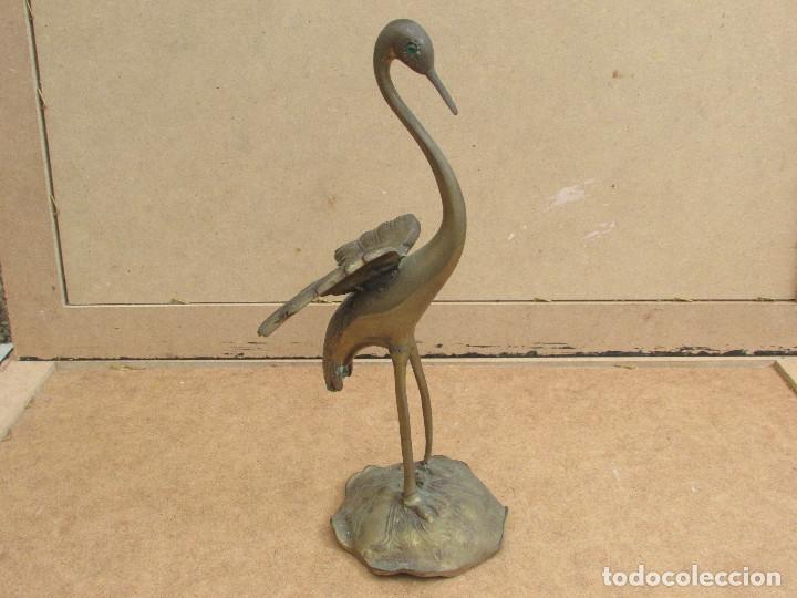 Antig&uuml;edades: FIGURA DE GARZA EN BRONCE - Foto 1