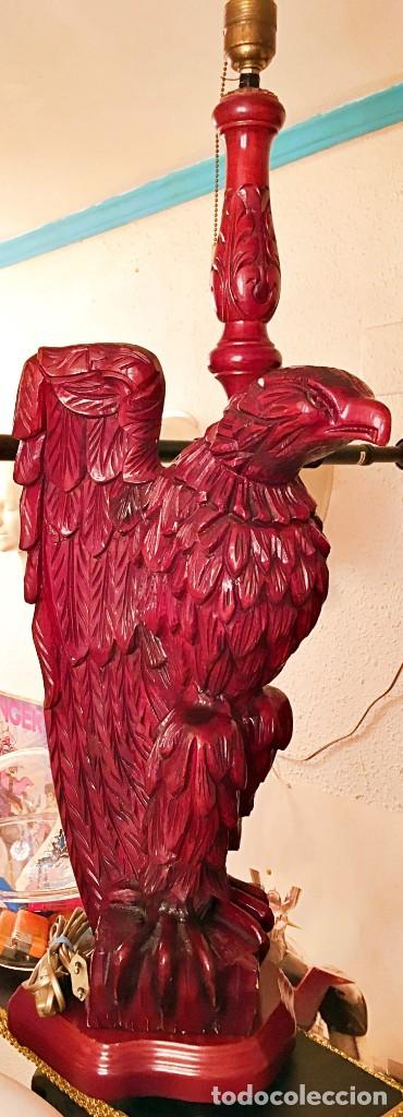 Antig&uuml;edades: TALLA DE MADERA AGUILA LAMPARA - Foto 1