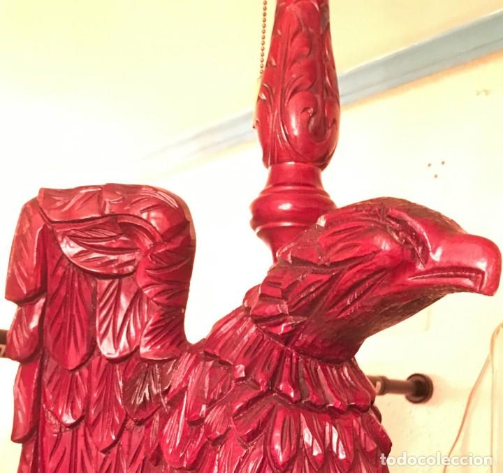 Antig&uuml;edades: TALLA DE MADERA AGUILA LAMPARA - Foto 6