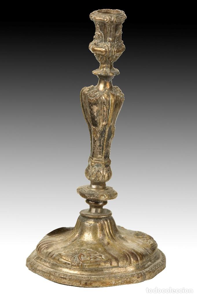 Antig&uuml;edades: Candelero. Bronce. Siglo XX. - Foto 1