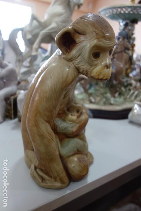 Antig&uuml;edades: Orangutan y su cr&iacute;a de LLADRO. - Foto 5